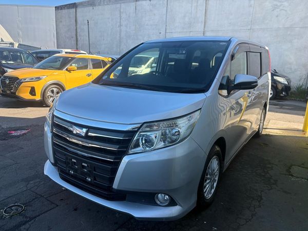 2015 Toyota Noah HYBRID G Carousel 8