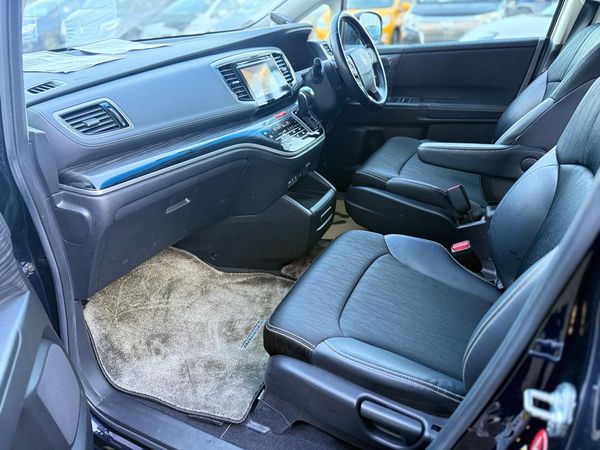 2013 Honda Odyssey Absolute, Half Leather Seat, Cruise Control, Reversing Camera ! Carousel 7