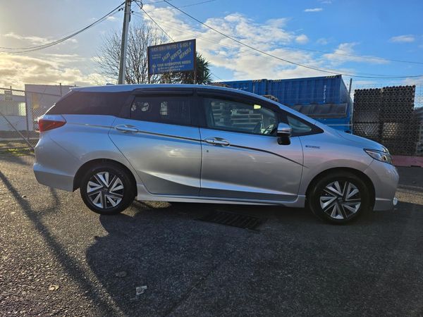 2015 Honda Fit Shuttle Hybrid X with Reversing Camera, Cruise Control Low Kms ! Carousel 11