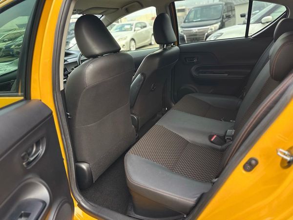 2015 Toyota Aqua X-URBAN Carousel 5