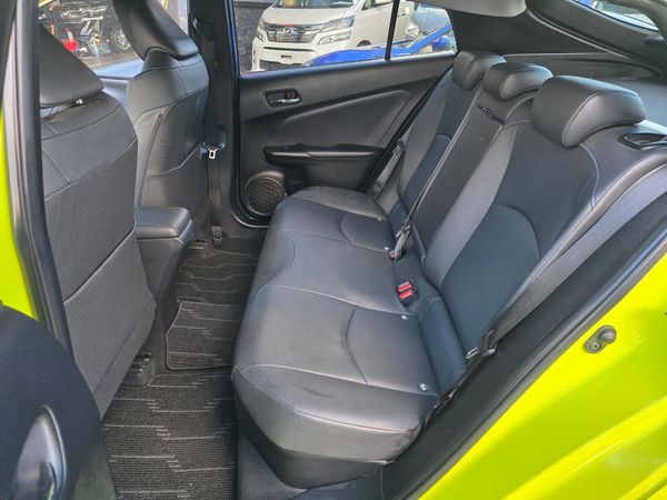 2016 Toyota Prius Newshape Hybrid with Reversing Camera, Parking Sensors, Cruise Control ! Carousel 4