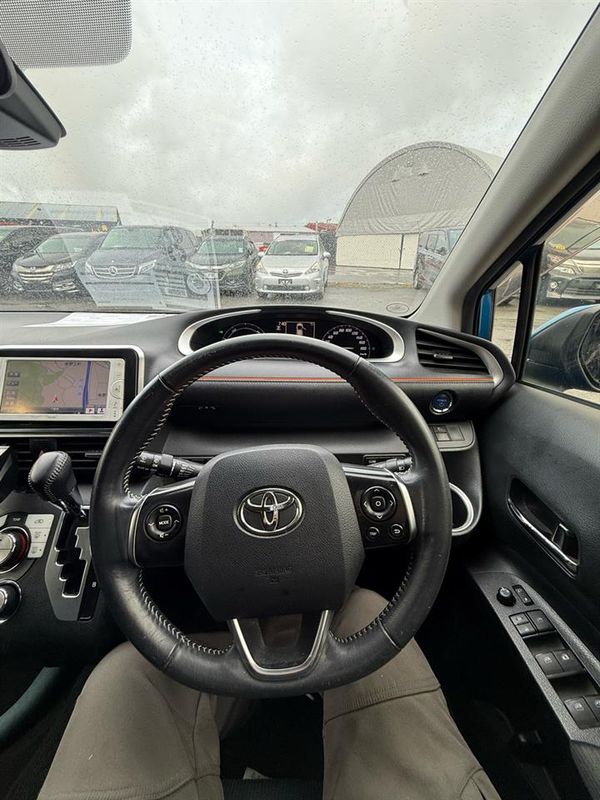 2016 Toyota SIENTA HYBRID G Carousel 1