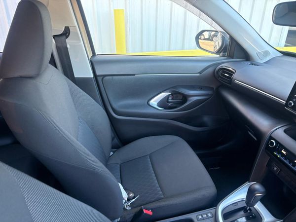 2021 Toyota YARIS CROSS HYBRID G Carousel 2