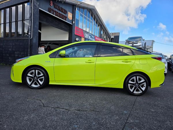 2016 Toyota Prius Newshape Hybrid with Reversing Camera, Parking Sensors, Cruise Control ! Carousel 13