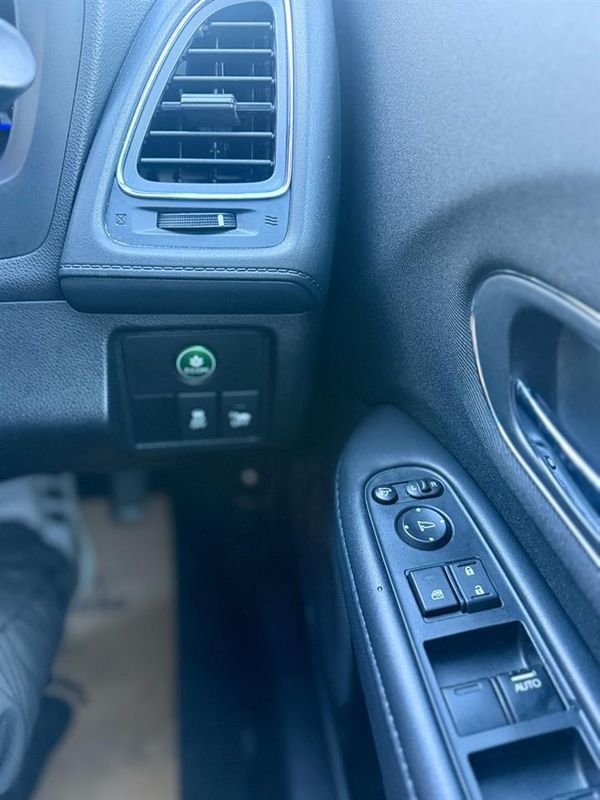 2015 Honda Vezel Hybrid with Reversing Camera ! Carousel 3