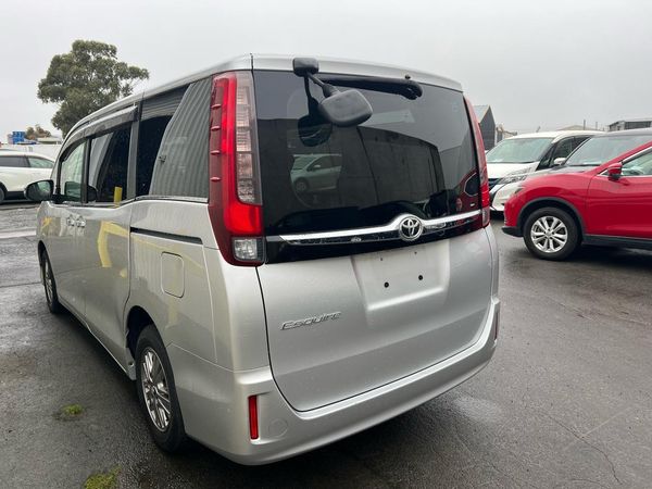 2015 Toyota ESQUIRE XI Carousel 12