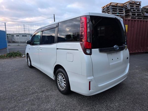 2014 Toyota Noah Hybrid 7 Seaters with Reversing Camera, Parking Sensors ! Carousel 13