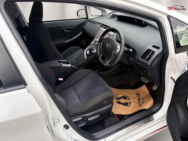2013 Toyota Prius G'S Model Carousel 12