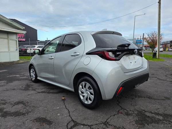 2021 Toyota Yaris Hybrid X with Reversing Camera, Parking Sensors, Cruise Control ! Carousel 14