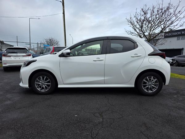 2021 Toyota Yaris Hybrid X with Reversing Camera, Parking Sensors, Cruise Control ! Carousel 14
