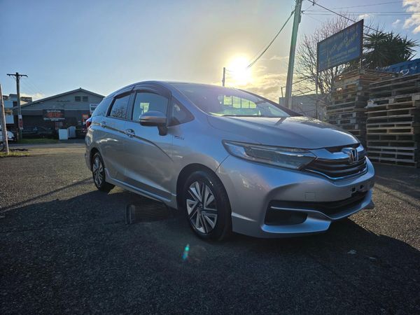2015 Honda Fit Shuttle Hybrid X with Reversing Camera, Cruise Control Low Kms ! Carousel 10