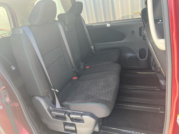 2017 Nissan Serena Hybrid 8 Seaters with Reversing Camera & Cruise Control ! Carousel 4
