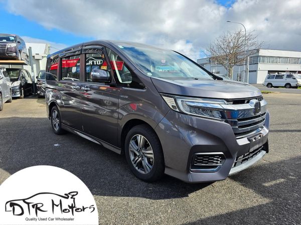2018 Honda Stepwagon Spada Hybrid 7 Seaters with Reversing Camera, Cruise Control !