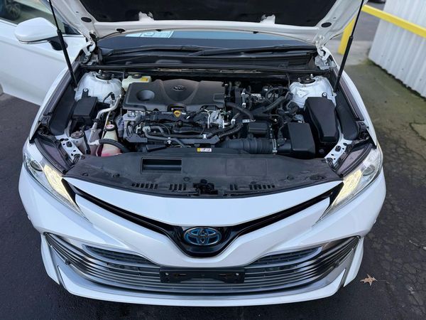 2017 Toyota Camry 4D G Carousel 9