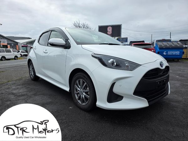 2021 Toyota Yaris Hybrid X with Reversing Camera, Parking Sensors, Cruise Control !