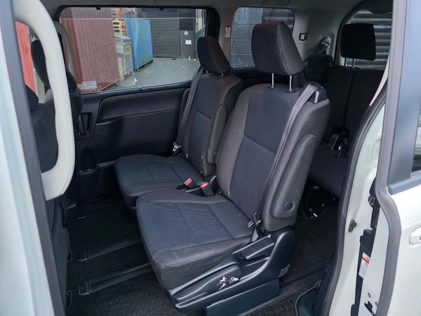 2014 Toyota Noah Hybrid 7 Seaters with Reversing Camera, Parking Sensors ! Carousel 5