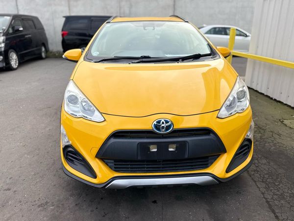 2015 Toyota Aqua X-URBAN Carousel 8