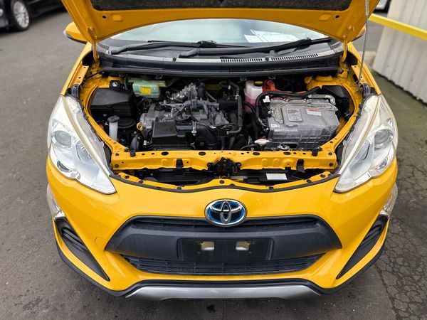 2015 Toyota Aqua X-URBAN Carousel 7