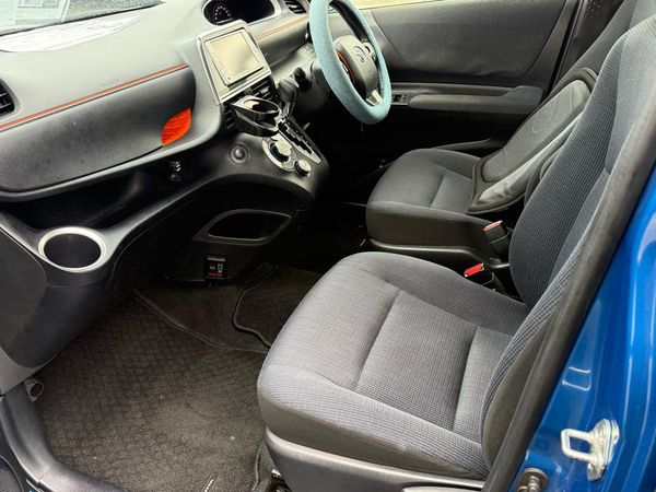 2016 Toyota SIENTA HYBRID G Carousel 8