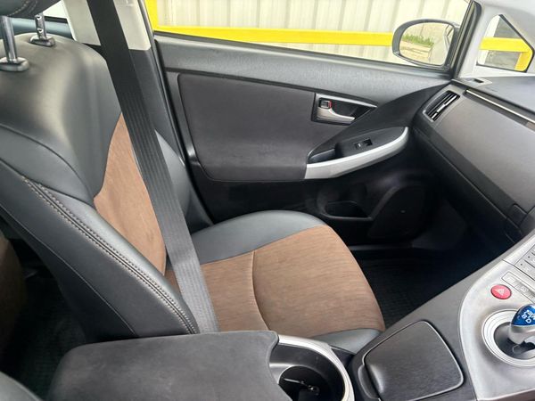 2013 Toyota Prius Hybrid Low Kms Carousel 2