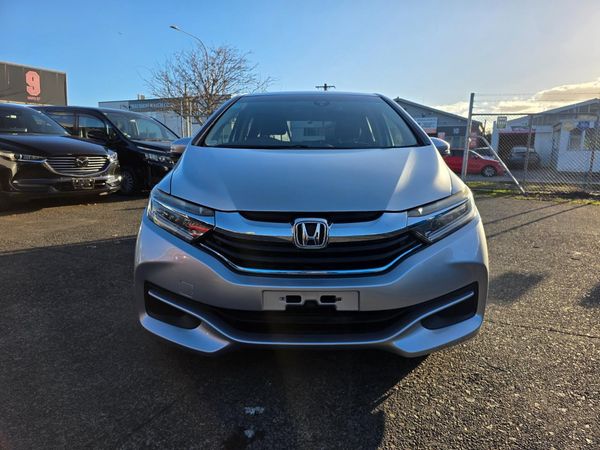 2015 Honda Fit Shuttle Hybrid X with Reversing Camera, Cruise Control Low Kms ! Carousel 9