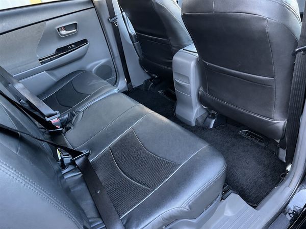 2012 Toyota Prius ALPHA S Carousel 6