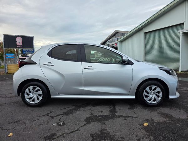 2021 Toyota Yaris Hybrid X with Reversing Camera, Parking Sensors, Cruise Control ! Carousel 11