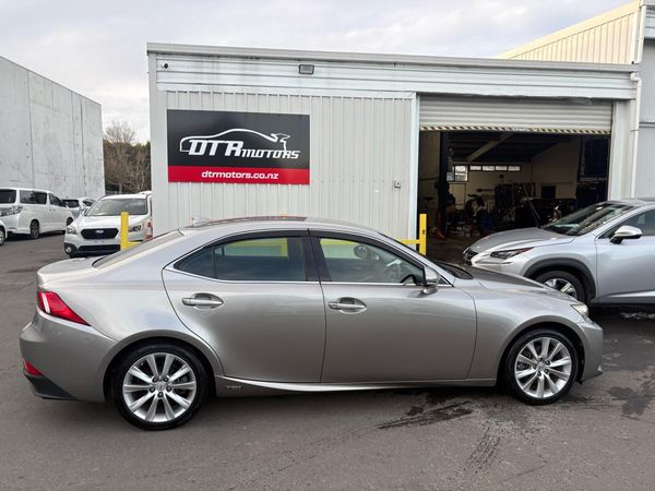 2013 Lexus IS 300H 2.5L Hybrid! Leather seats Carousel 16