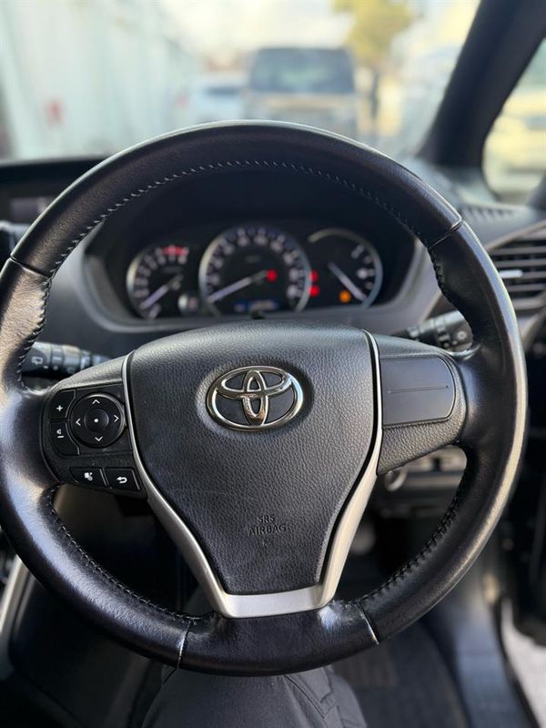 2015 Toyota ESQUIRE XI Carousel 2