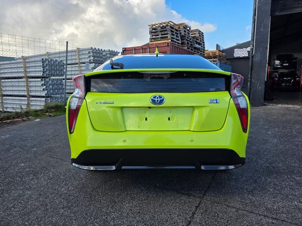 2016 Toyota Prius Newshape Hybrid with Reversing Camera, Parking Sensors, Cruise Control ! Carousel 12
