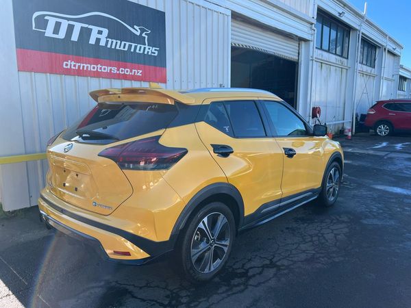 2020 Nissan KICKS E-Power X TWO TONE INTERIOR EDITION with Reversing Camera, Parking Sensors, Cruise Control ! Carousel 12