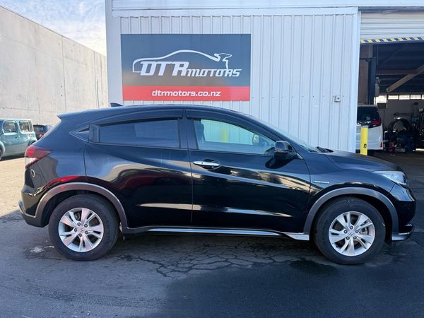2015 Honda Vezel Hybrid with Reversing Camera ! Carousel 12