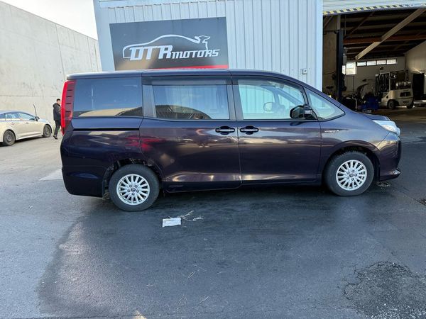 2015 Toyota Noah HYBRID X Carousel 13