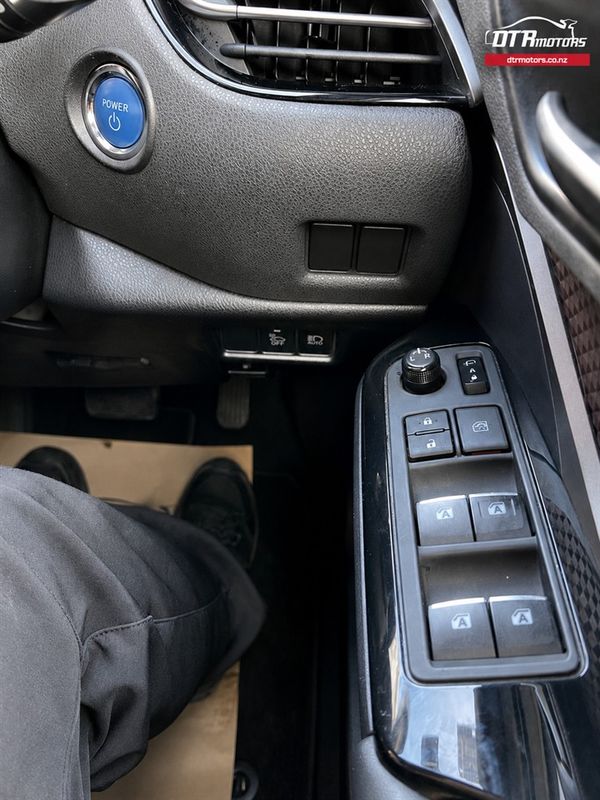 2017 Toyota C-HR G Model Carousel 3