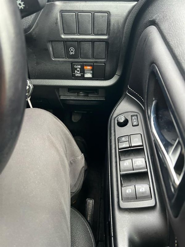 2015 Toyota ESQUIRE XI Carousel 1