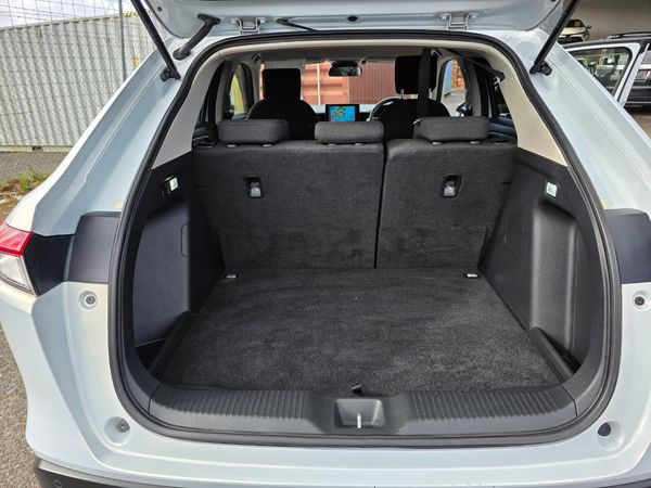 2021 Honda Vezel E-HEV Z Model with Reversing Camera, Parking Sensors, Cruise Control ! Carousel 4