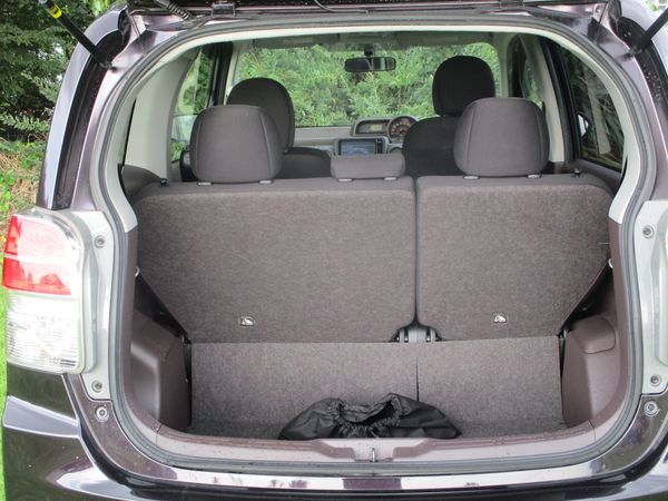 2016 Toyota Spade F Carousel 5