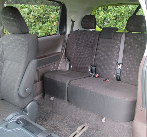 2016 Toyota Spade F Carousel 3