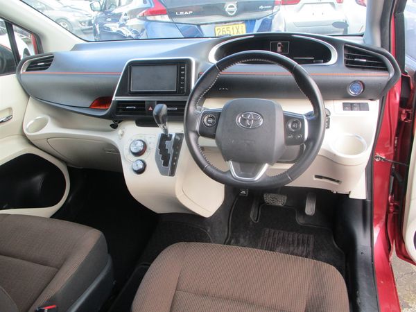 2016 Toyota Sienta Hybrid Carousel 4