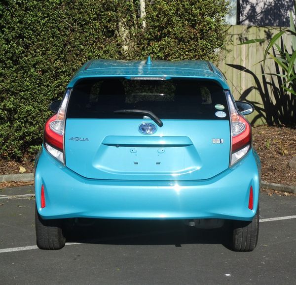 2017 Toyota Aqua G Carousel 17