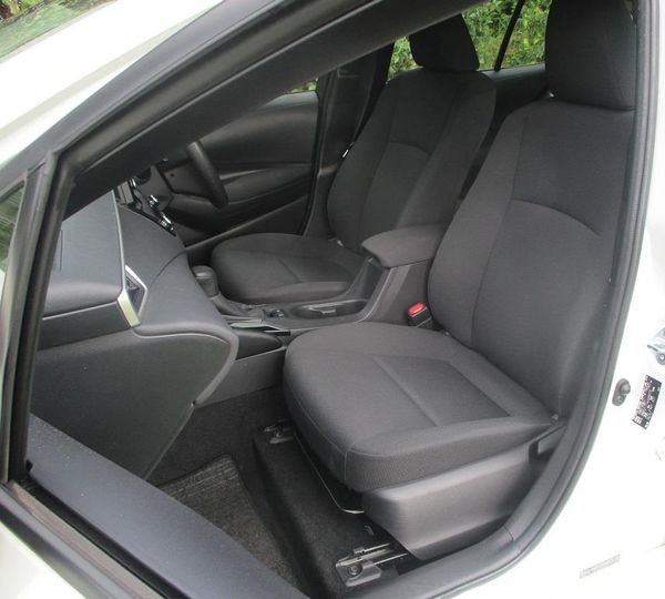 2023 Toyota Corolla Touring Carousel 11