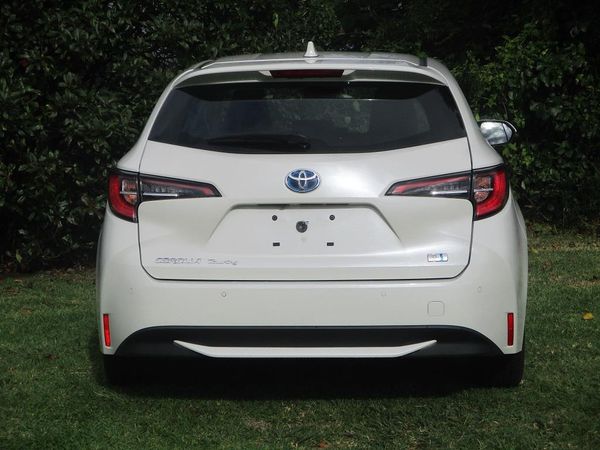 2020 Toyota Corolla Touring Carousel 16