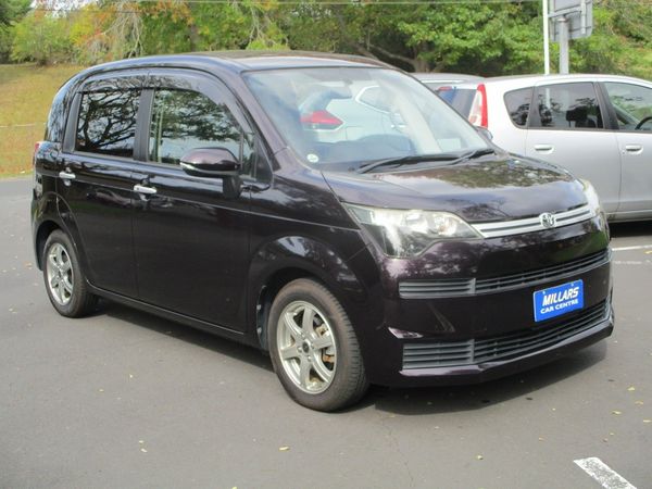 2015 Toyota Spade X Carousel 8