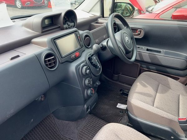 2015 Toyota Spade X Carousel 11
