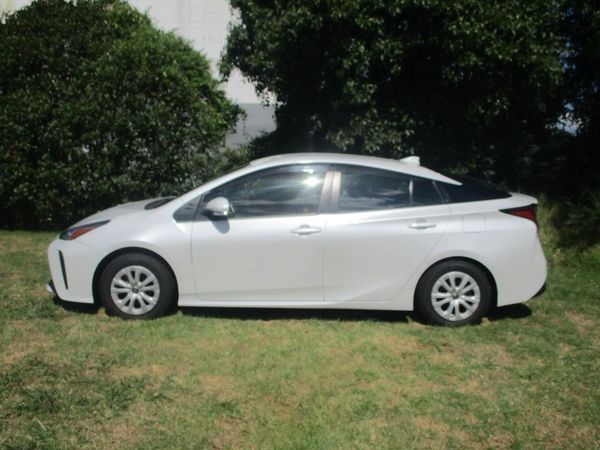 2021 Toyota Prius Carousel 9