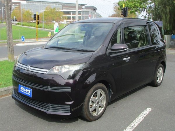 2016 Toyota Spade F Carousel 13