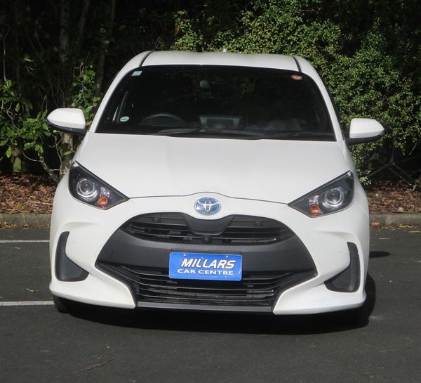 2021 Toyota Yaris Hybrid Carousel 14
