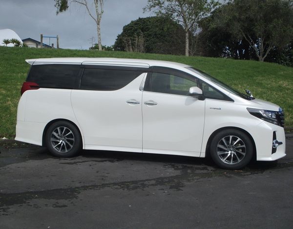 2015 Toyota Alphard Hybrid Carousel 13