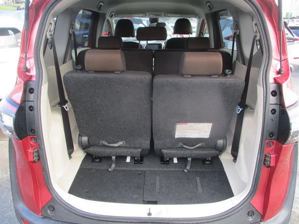 2016 Toyota Sienta Hybrid Carousel 6