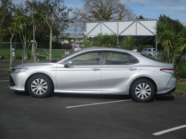 2021 Toyota Camry Hybrid Carousel 13